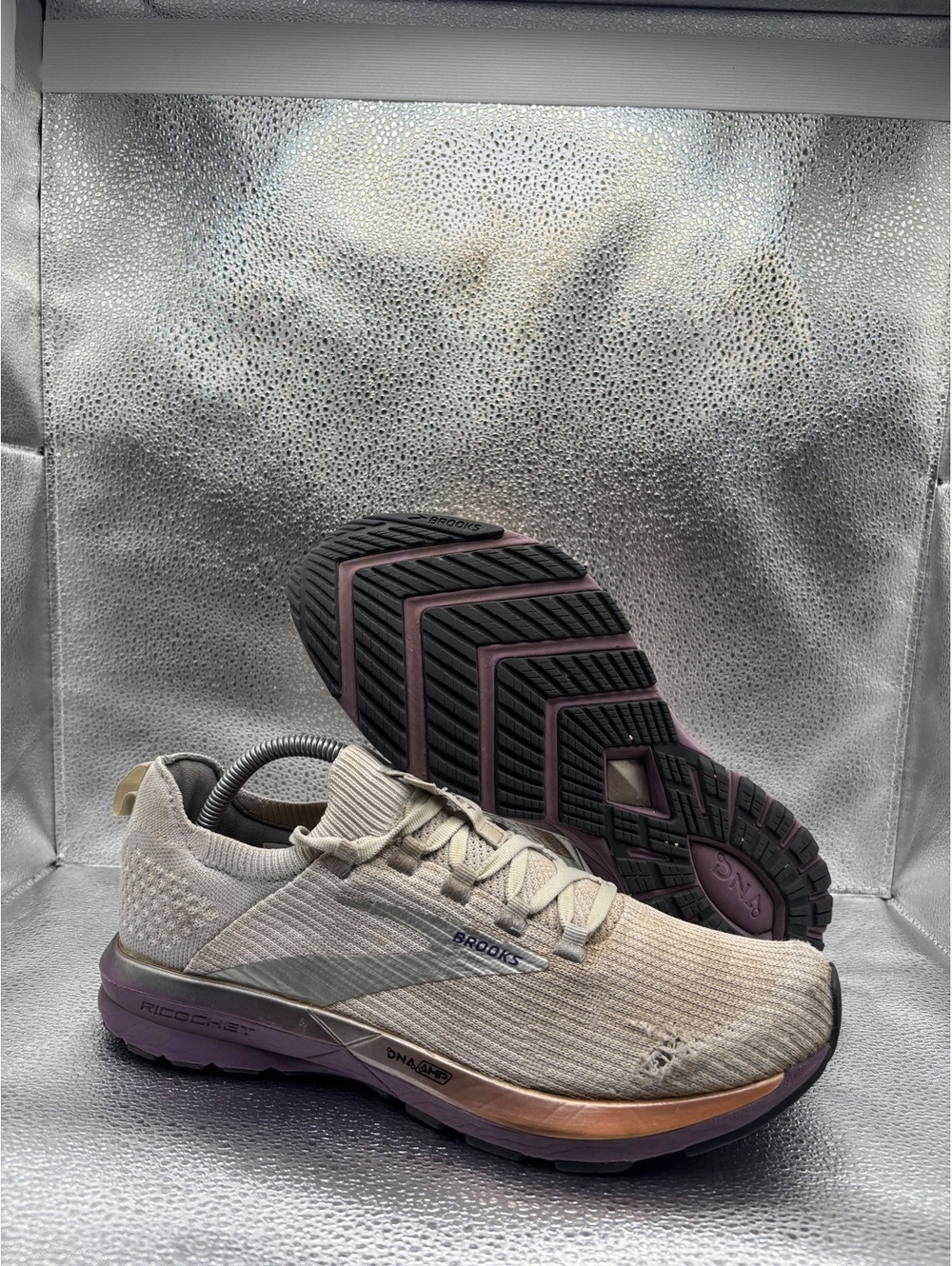 Brooks ricochet 2 beige brown